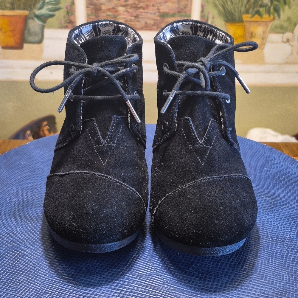 TOMS Women's Black Suede Desert Wedges sz.8 Womens.(#1872S)